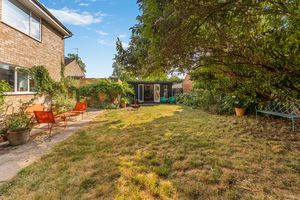 Gauntlets Close Bloxham